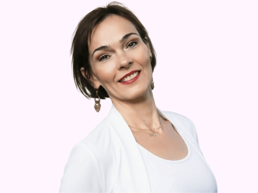 iza w białym garniturze